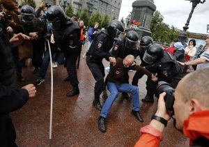 Russian police detain hundreds at Moscow protest